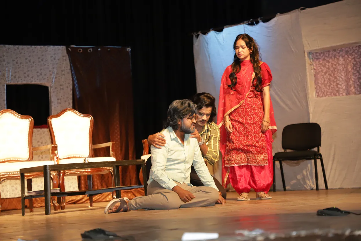 Akhiri Bus Theatre Performance